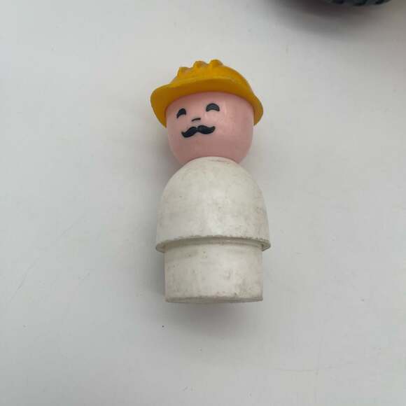 Vintage 1970s Fisher-Price Husky Helpers Shovel Digger #301 w Construction Figur - Picture 12 of 13